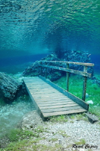 Underwater bridge by Raoul Caprez 